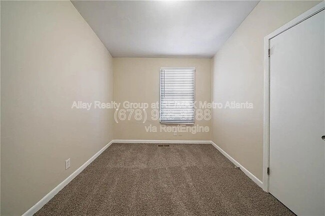 Building Photo - 16 Bromack Dr SE