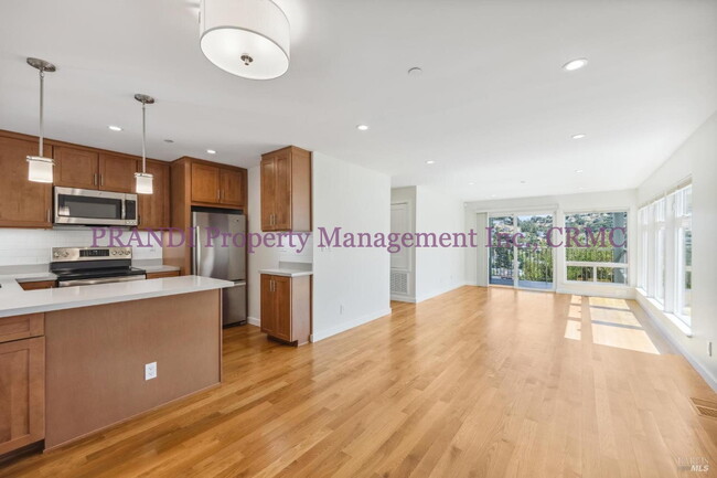 Building Photo - Reduced Rent! Now $4,800 (Was $4,950) Reno...