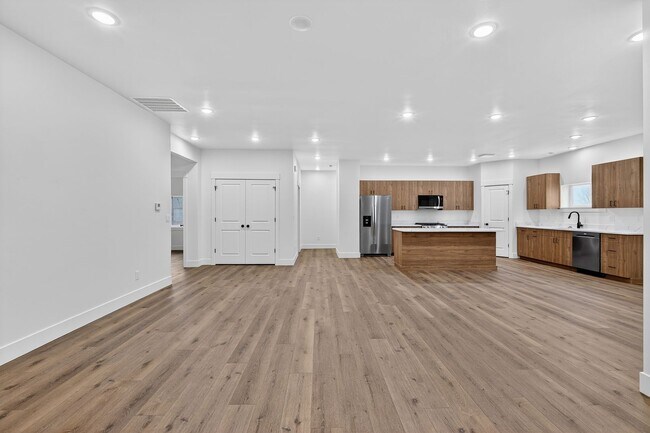 Building Photo - JR119L