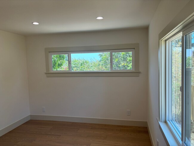 Building Photo - Newly renovated 2 bedroom 2 bathroom in a great location