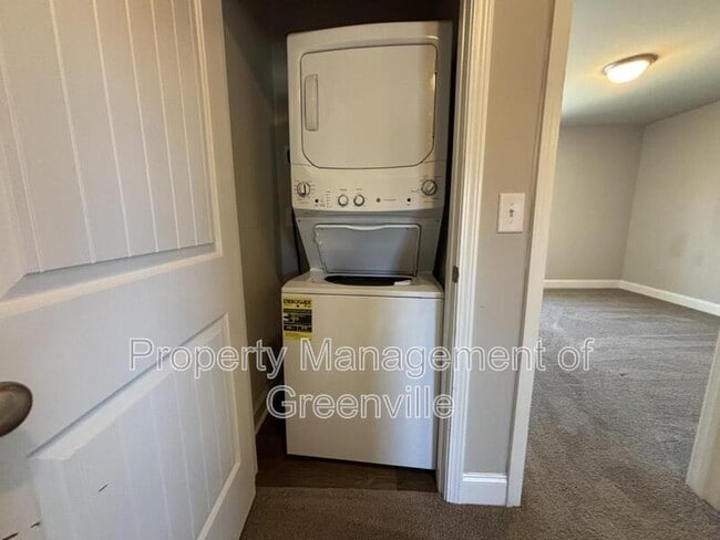 Building Photo - 121 Rubin Ave