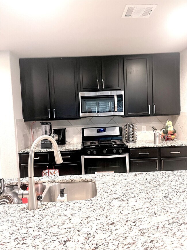 Building Photo - 3302 Alberelli Dr