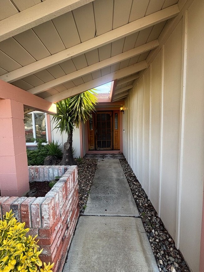 Building Photo - Beautiful Single-Story Gem in Vacaville!