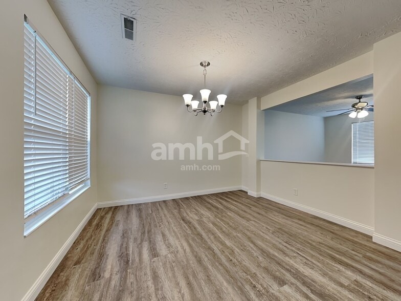 Building Photo - 3202 Meadoway Ct