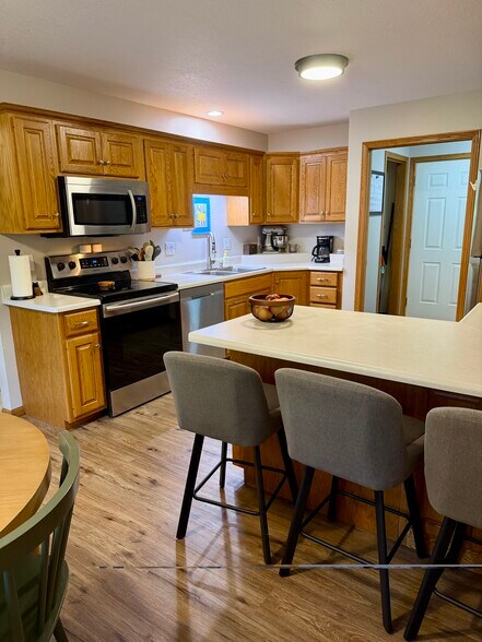 Building Photo - 2202 Pinehurst Dr