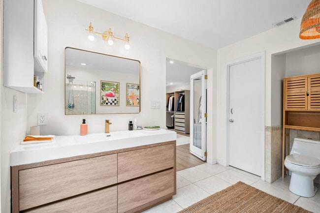 Building Photo - 2421 SW 29th Way