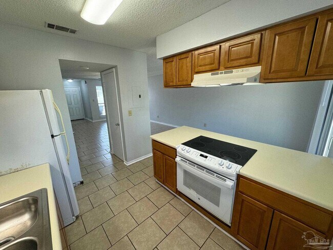 Building Photo - 2810 Villa Woods Cir
