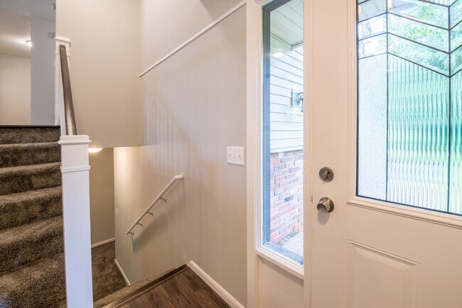 Building Photo - 5590-5592 Timber Lane Shorewood MN