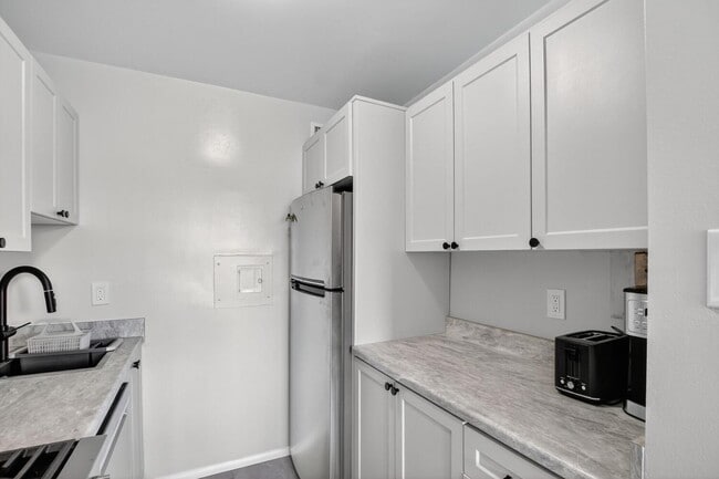 Building Photo - 10401 Grosvenor Pl