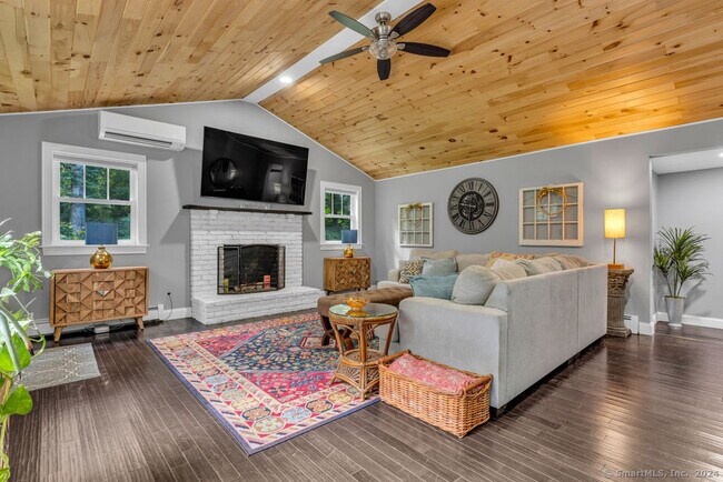 Building Photo - 32 Twin Bridge Rd