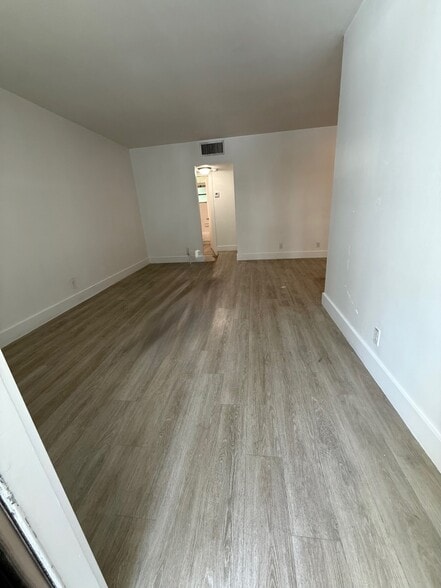 Building Photo - 512 Bayshore Dr