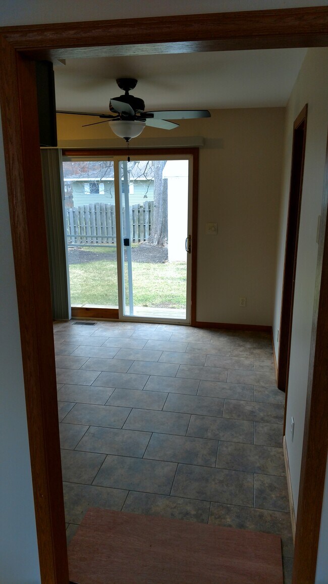 Building Photo - 7000 W 128th Ln