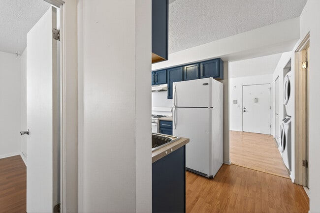 Building Photo - Rosco Apts- 2740