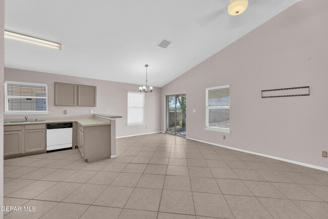 Building Photo - 11868 Oak Crossing Dr