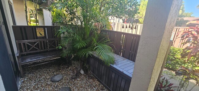 Building Photo - 2511 Carambola Cir N