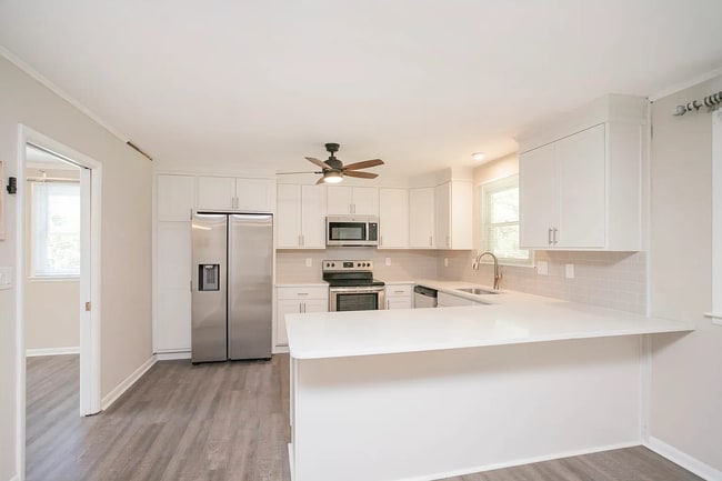 Building Photo - Brentwood Oasis: 3 Bed, 2 Bath Home on 5+ ...