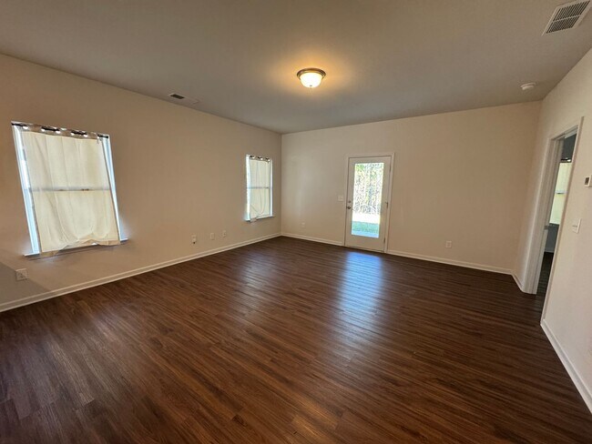 Building Photo - Newer 3/2.5 House in Armuchee- $1,995