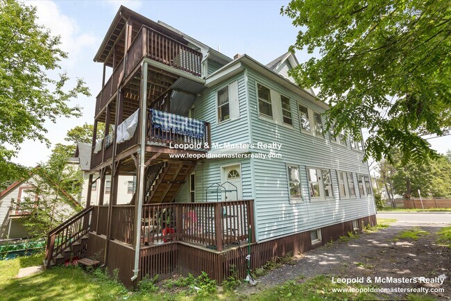 Building Photo - 139 Greenwood St