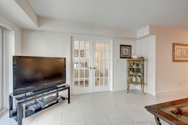 Building Photo - 3221 S Ocean Blvd