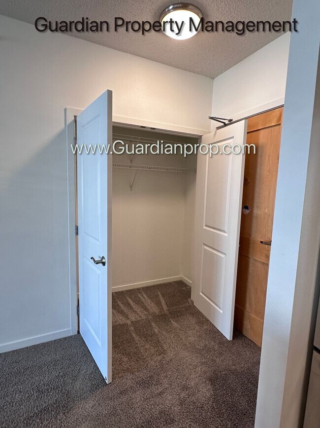 Building Photo - South East Minneapolis Condo, Garage, Dishwasher, 2nd Floor