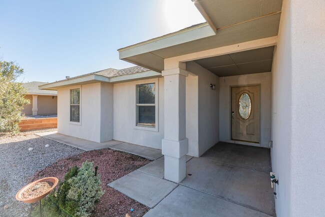 Building Photo - Beautiful 3 Bed 2 Bath Home!