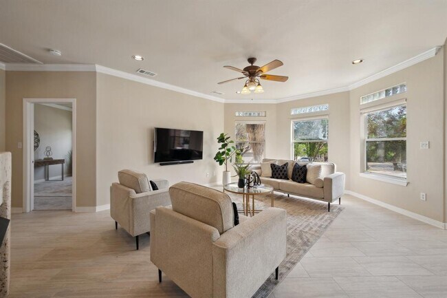 Building Photo - 9907 Spicewood Mesa