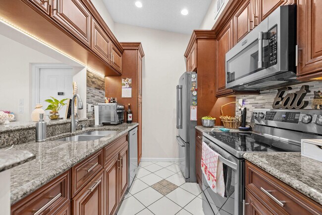 Building Photo - 2502 SE Anchorage Cove