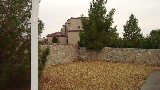 Building Photo - West El Paso 4 bed refrig A/C Home