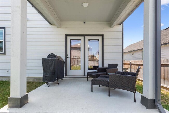 Building Photo - 213 Sweet Autumn Dr