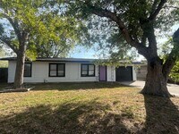 Building Photo - Four Bedroom Two Bath in Calallen School District!!