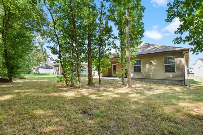 Building Photo - Pet Friendly Three Bedroom!