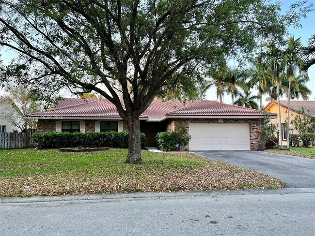 Primary Photo - 6641 NW 52nd St