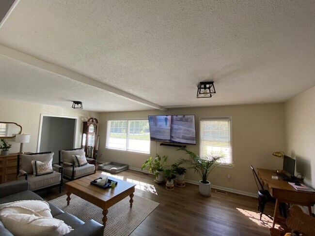 Building Photo - Cozy Sneads Ferry Rental -  UTILITIES, LAW...