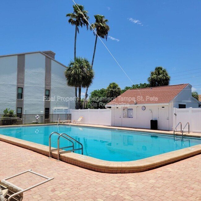 Building Photo - 12310 Capri Cir N