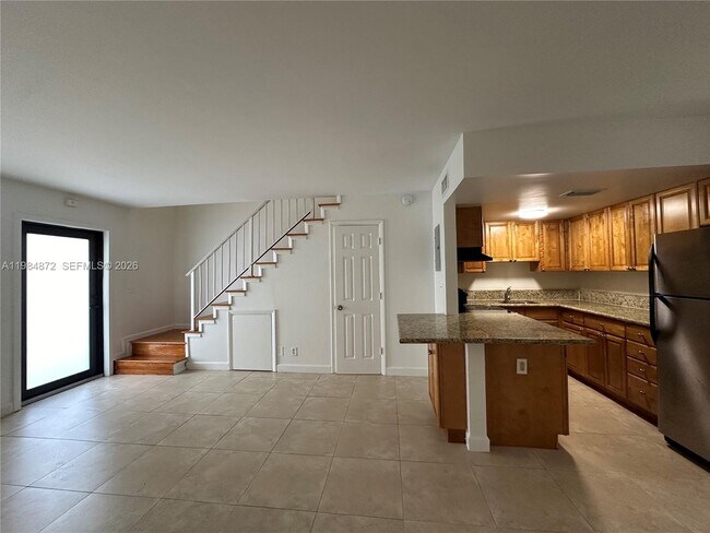 Building Photo - 2705 NE 9th Ave