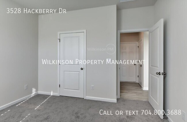 Building Photo - 3528 Hackberry Dr