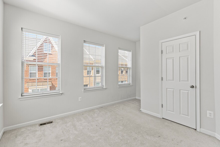 Primary Bedroom - 7125 Rowlock Aly
