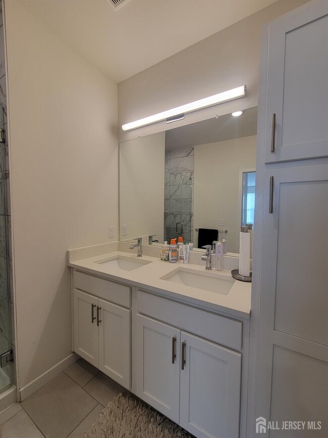 Building Photo - 231 Lorhan Dr