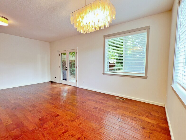 Building Photo - 411 SE 52nd Ave