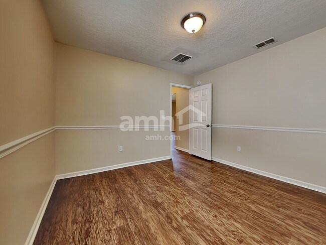 Building Photo - 632 E Red House Branch Rd