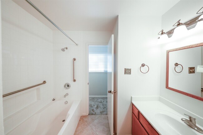 Building Photo - 70 Cokeberry Ct