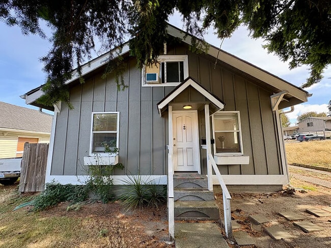 Primary Photo - 4755 N Pearl St