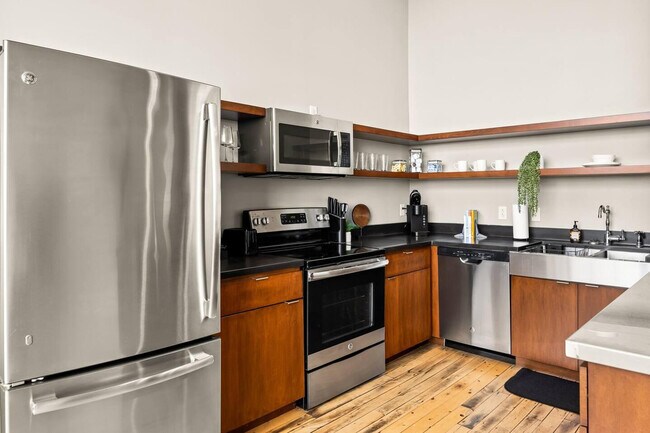 Building Photo - 1216 SW Adams St