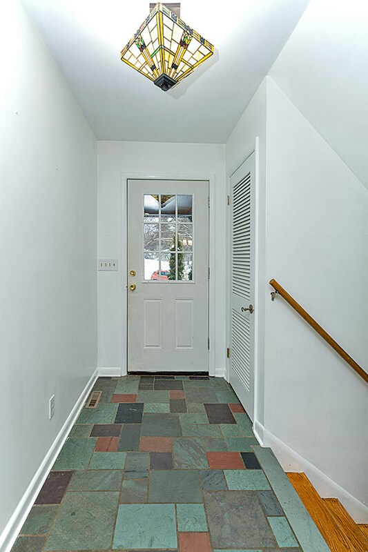 Building Photo - 4682 Huron Hill Dr