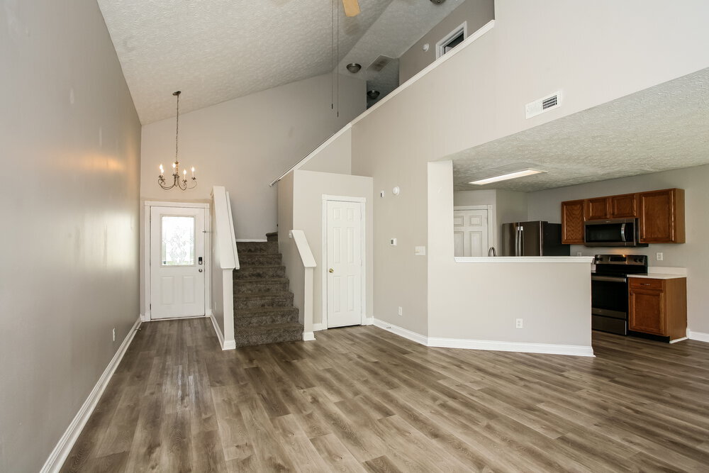 Building Photo - 4487 Connaught Dr E