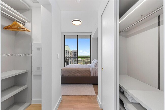 Building Photo - 2678 Tigertail Ave