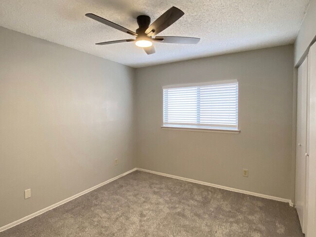 Building Photo - 7146 Spring Grove Dr