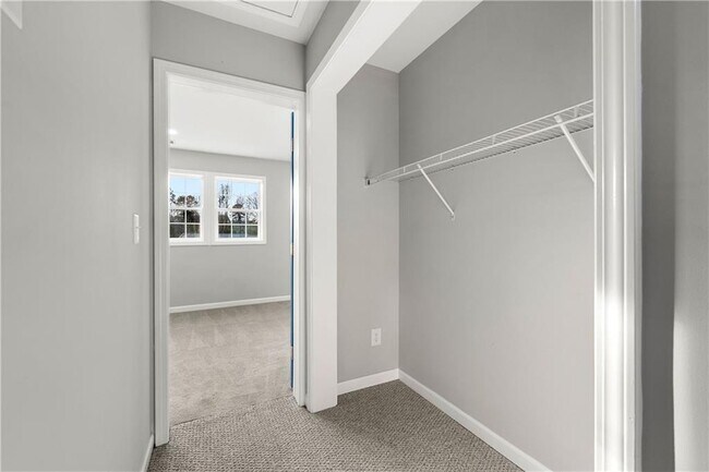 Building Photo - 450 Oliver Ridge Dr