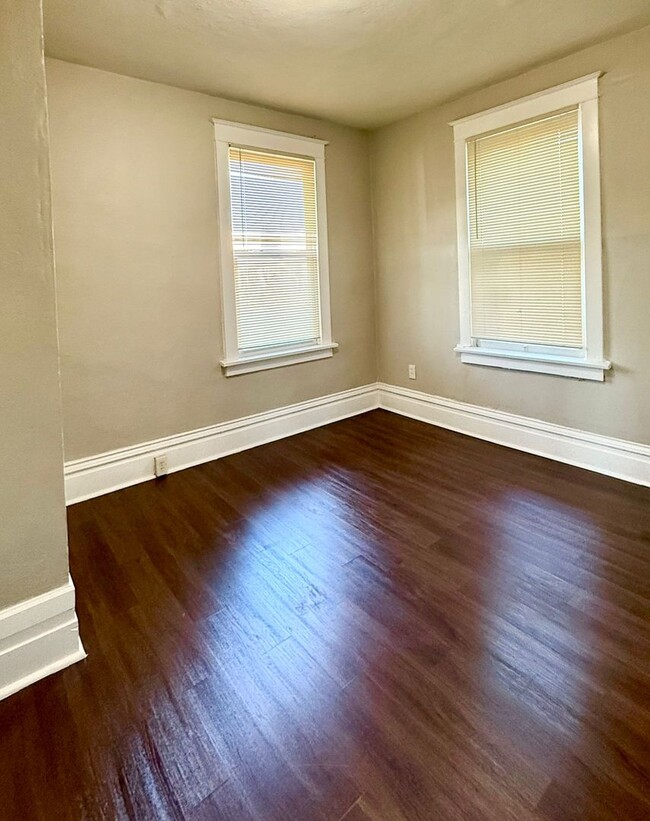 Building Photo - Nice Newly Renovated 2-Bedroom Home