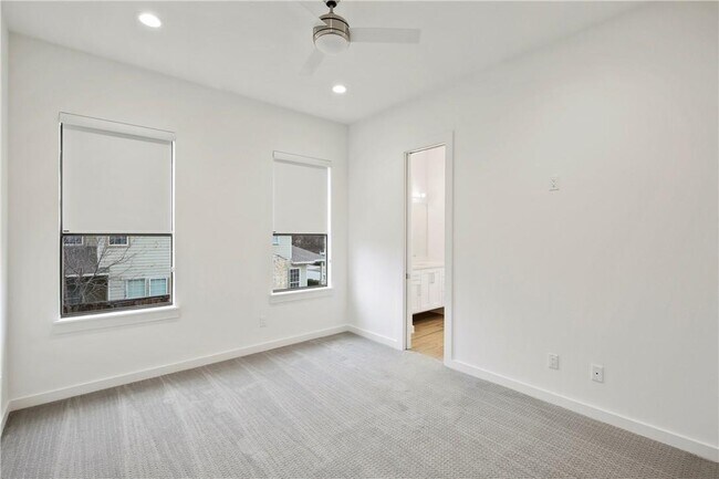 Building Photo - 2407 Douglas Ave